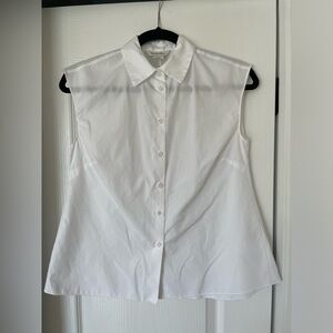 EUC Club Monaco flared, cap sleeved button down. 100% cotton